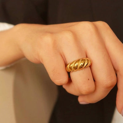 Amaia Guld Pierścionek inspirowany croissantem